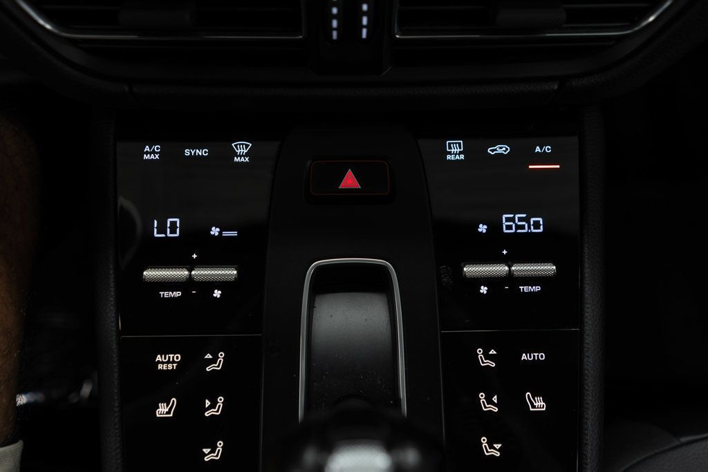 Porsche Macan photo 23