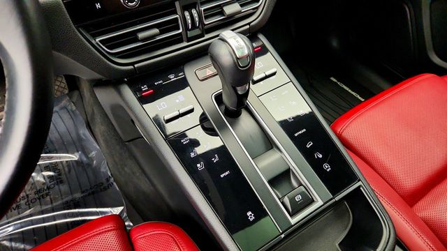 2023 Porsche Macan Base w/ Black / Bordeaux Red Leather Package & Surround View - 23079166 - 16