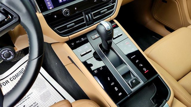 2023 Porsche Macan GTS AWD w/ Premium Pkg Plus & Sport Chrono - 23069435 - 16