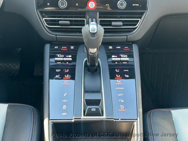 2023 Porsche Macan GTS,DEVIATED STITCHING PKG,21" GT DESIGN  WHEELS,SPORT CHRONO PK - 23035708 - 37