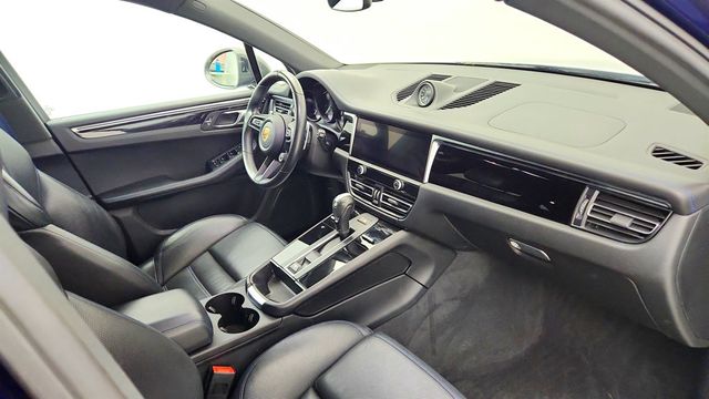 2023 Porsche Macan Macan T AWD w/ PDK Transmission & Sport-Tuned Chassis - 23040028 - 24