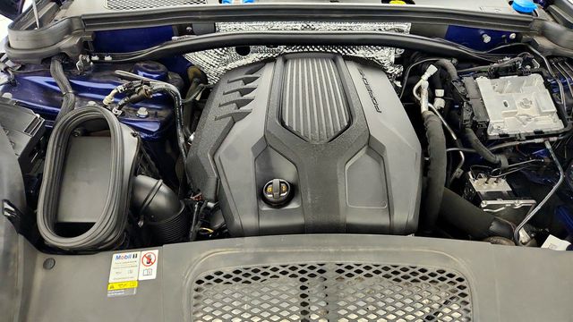 2023 Porsche Macan Macan T AWD w/ PDK Transmission & Sport-Tuned Chassis - 23040028 - 25