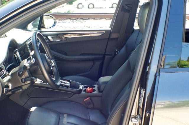 2023 Porsche Macan MSRP$72280/PremiumPkgPlus/Heated&CooledSeats/PanoramicRoof/NAV - 23022634 - 17