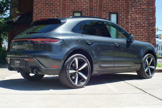 2023 Porsche Macan -'s photo