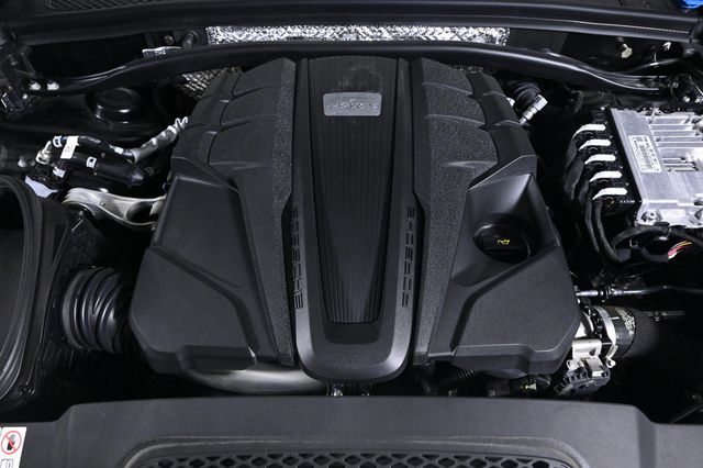 2023 Porsche Macan S - 22985145 - 24