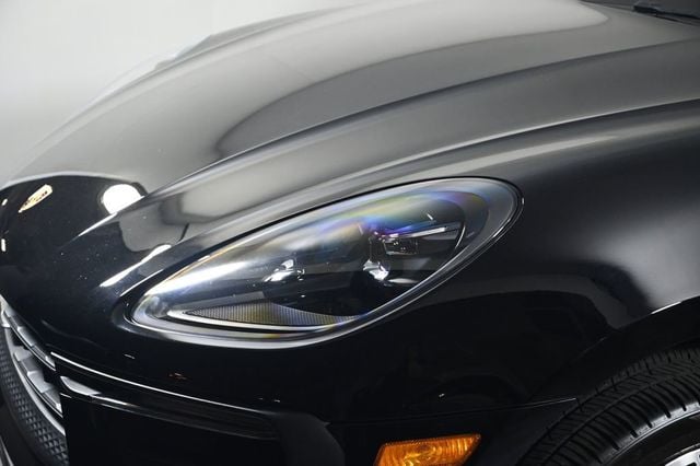 2023 Porsche Macan S - 23033806 - 23