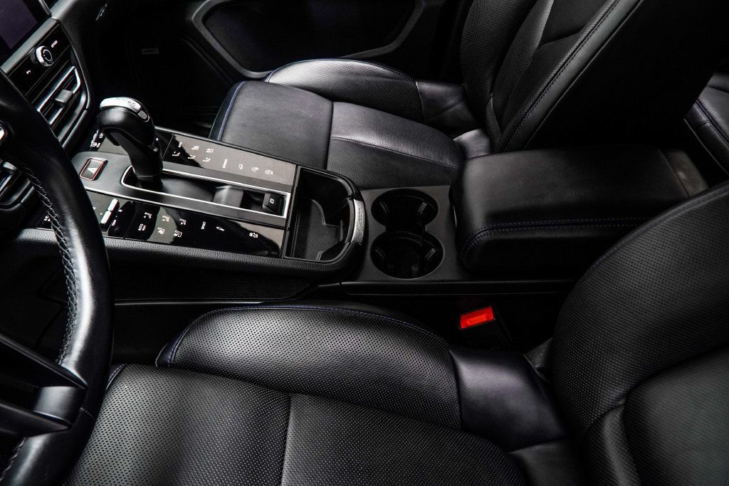 Porsche Macan photo 23
