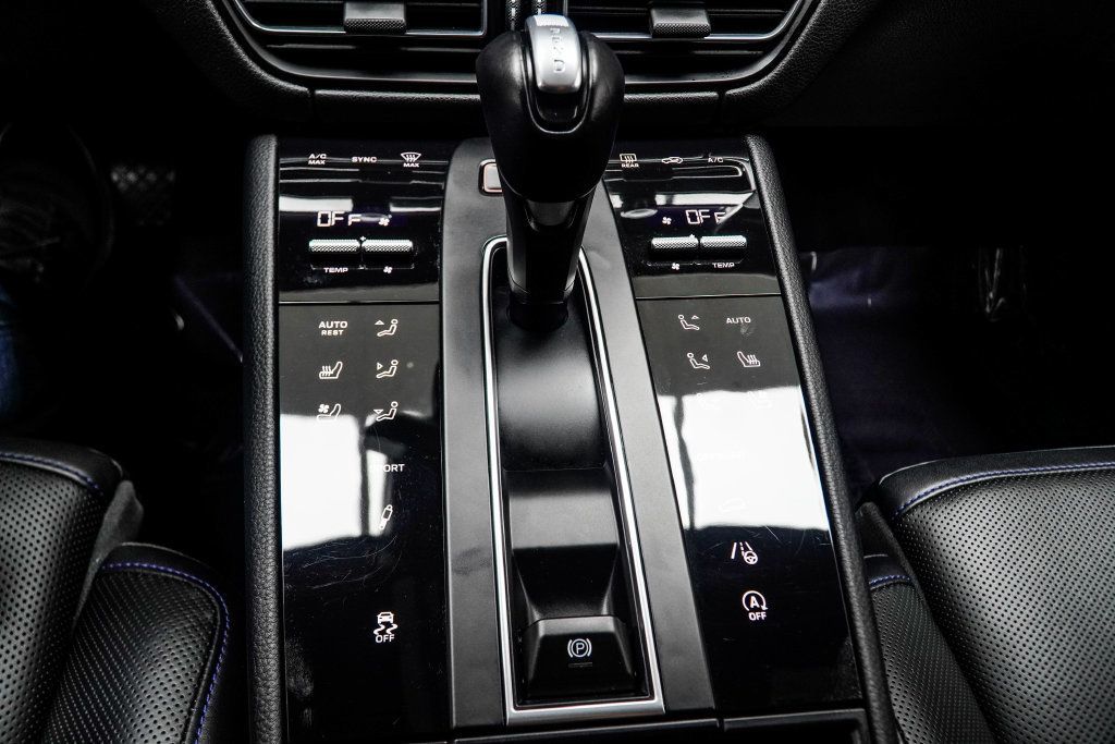 Porsche Macan photo 24