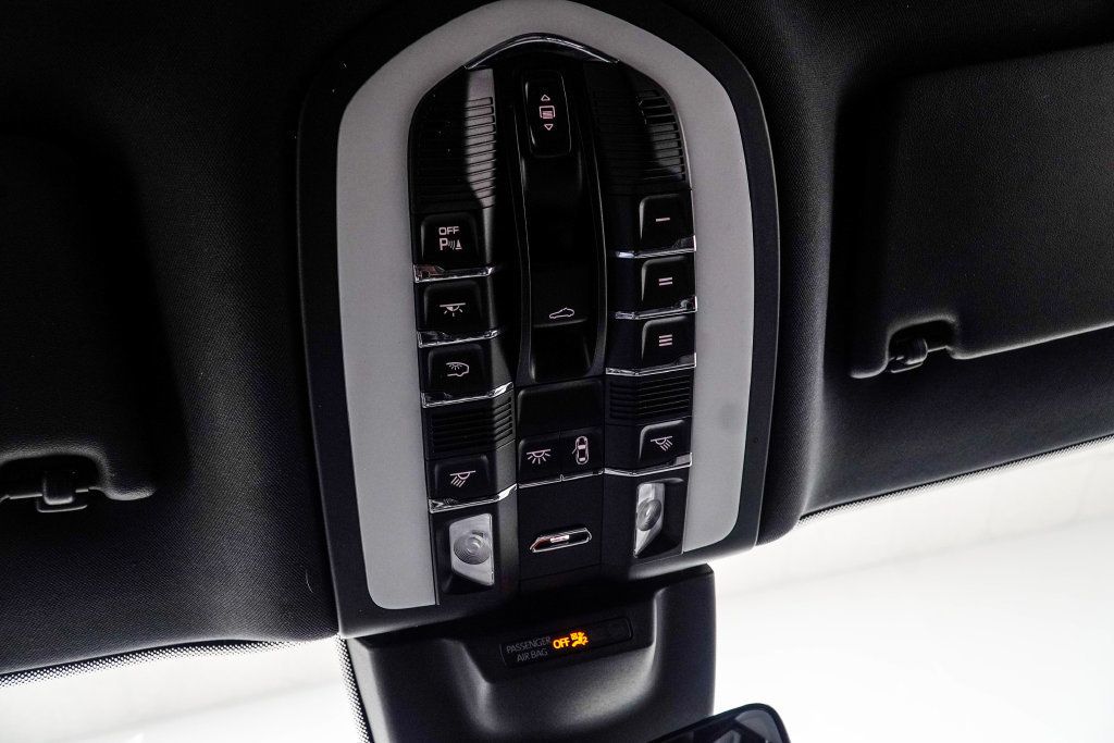 Porsche Macan photo 35