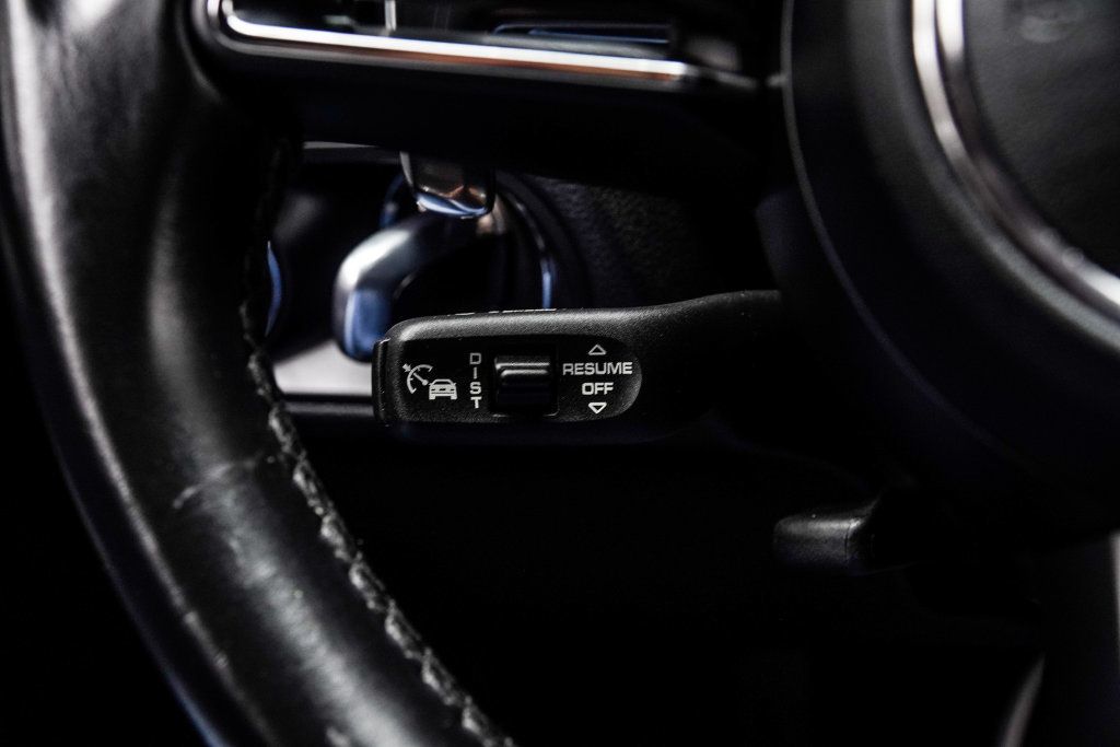 Porsche Macan photo 38