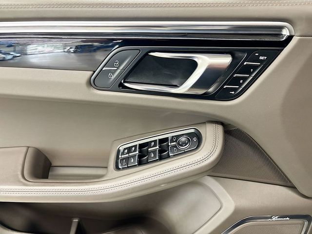 2023 Porsche Macan S AWD - 23037987 - 22