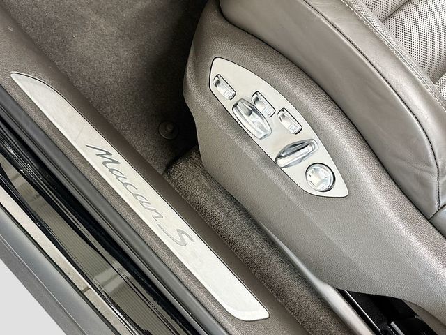 2023 Porsche Macan S AWD - 23037987 - 25