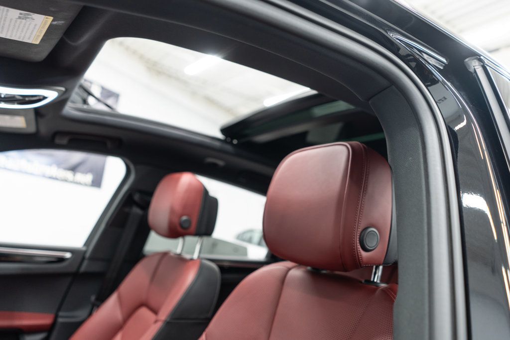2023 Porsche Macan S photo 11