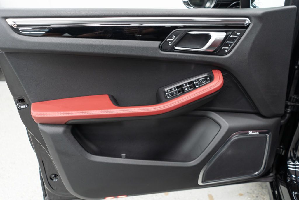2023 Porsche Macan S photo 12