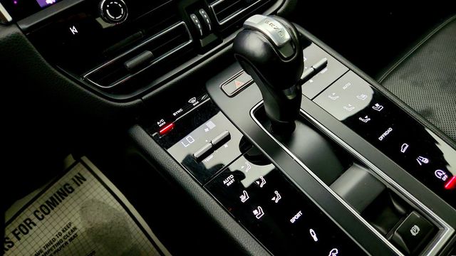 2023 Porsche Macan S AWD w/ Premium Package Plus & Air Suspension - 23047041 - 16