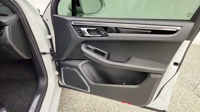 2023 Porsche Macan S AWD w/ Premium Package Plus & Air Suspension - 23047041 - 25