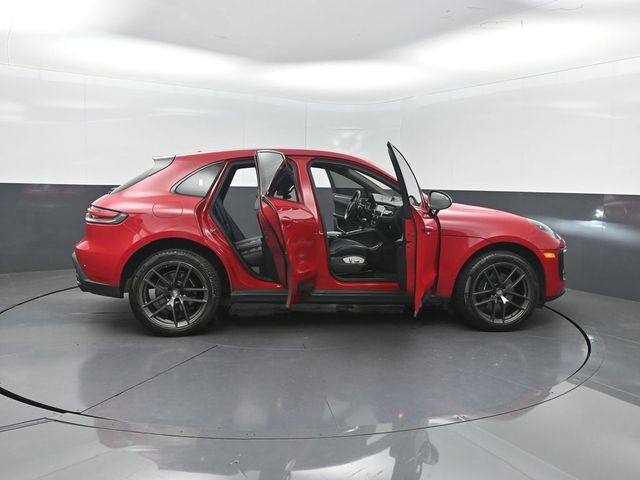 2023 Porsche Macan T - 23063131 - 10