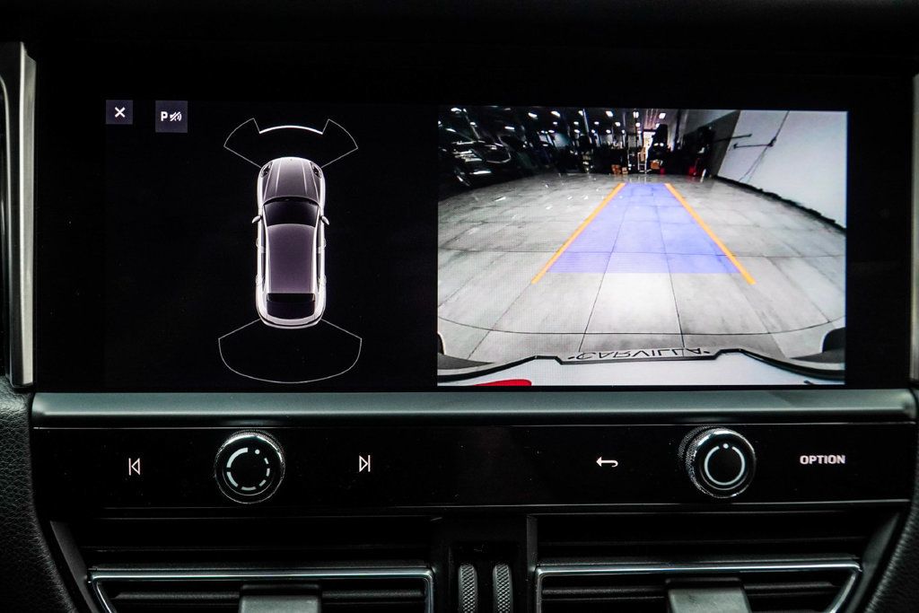 Porsche Macan photo 29