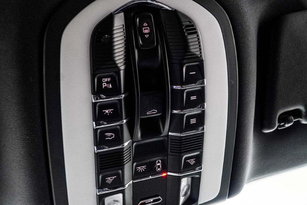 Porsche Macan photo 31