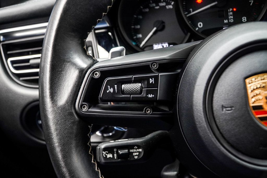 Porsche Macan photo 33