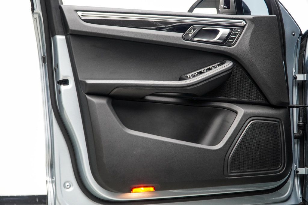Porsche Macan photo 37