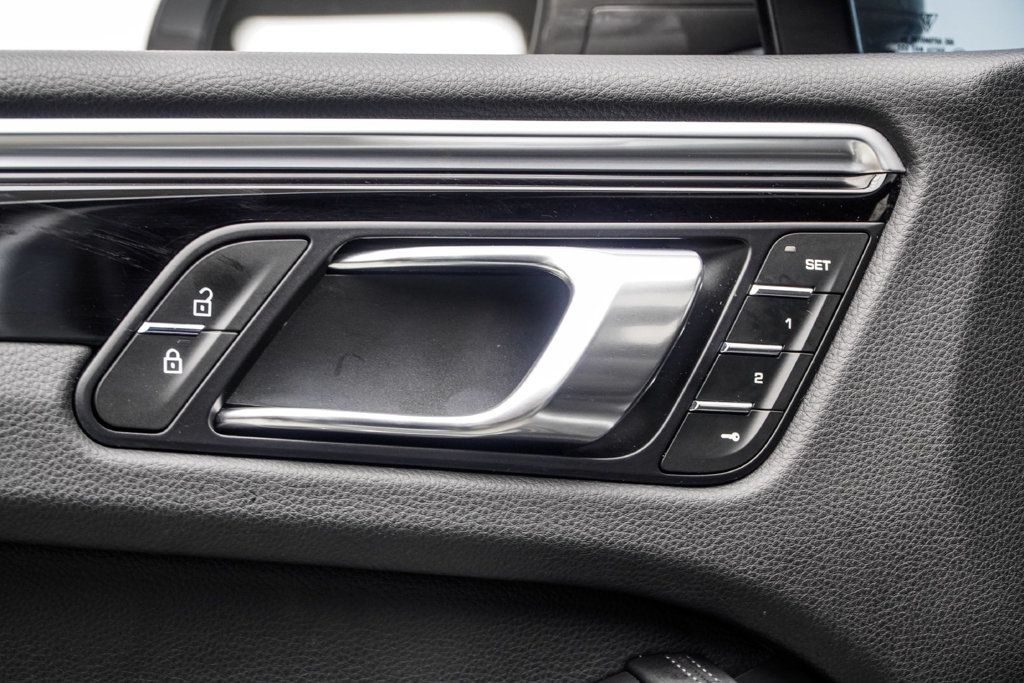 Porsche Macan photo 38