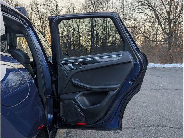 2023 Porsche Macan T - 23022245 - 11