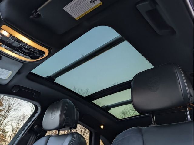 2023 Porsche Macan T - 23022245 - 16