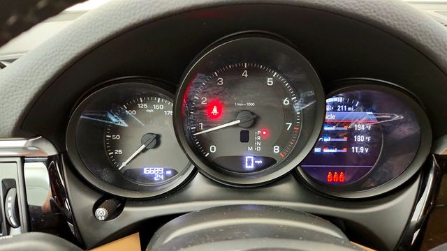 2023 Porsche Macan w/ Premium Pkg Plus, 21'' RS Spyder Wheels, Surround View & BOSE - 23032062 - 14