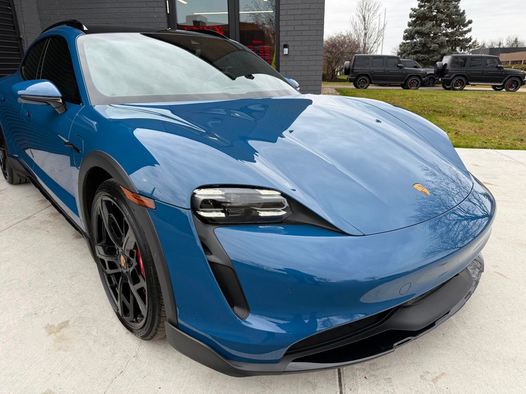 2023 Porsche Taycan 4S Cross Turismo photo 2