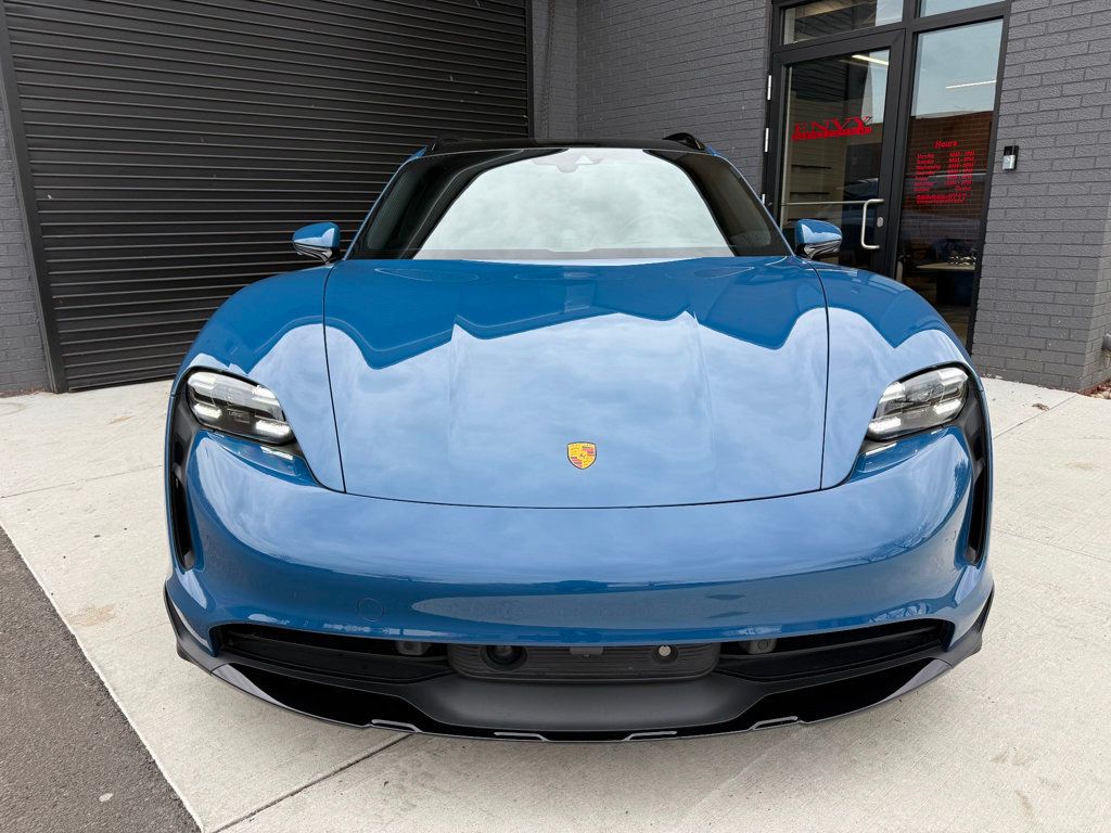 2023 Porsche Taycan 4S Cross Turismo photo 3