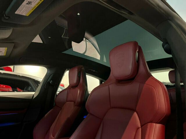 2023 Porsche Taycan GTS/Premium Pkg/AWD/Carbon Fiber Trim/Blind Spot Monitor/NAV - 22346701 - 11