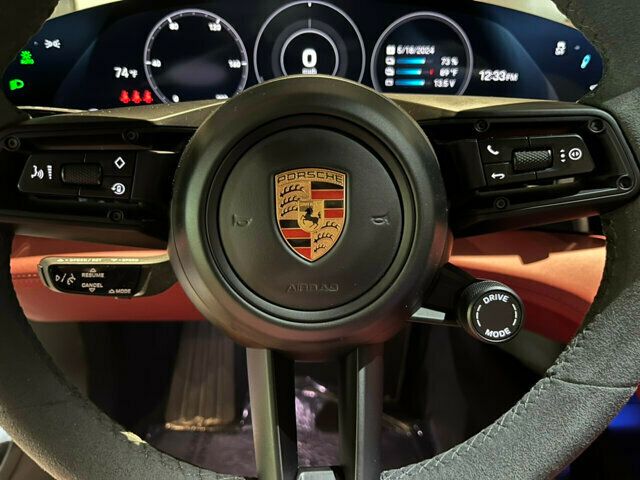 2023 Porsche Taycan GTS/Premium Pkg/AWD/Carbon Fiber Trim/Blind Spot Monitor/NAV - 22346701 - 13