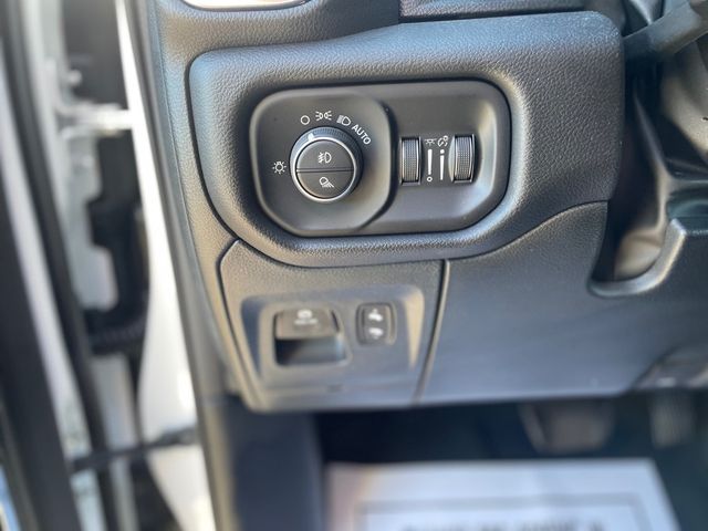 2023 Ram 1500 Laramie 4x4 Crew Cab 5'7" Box - 23092508 - 20