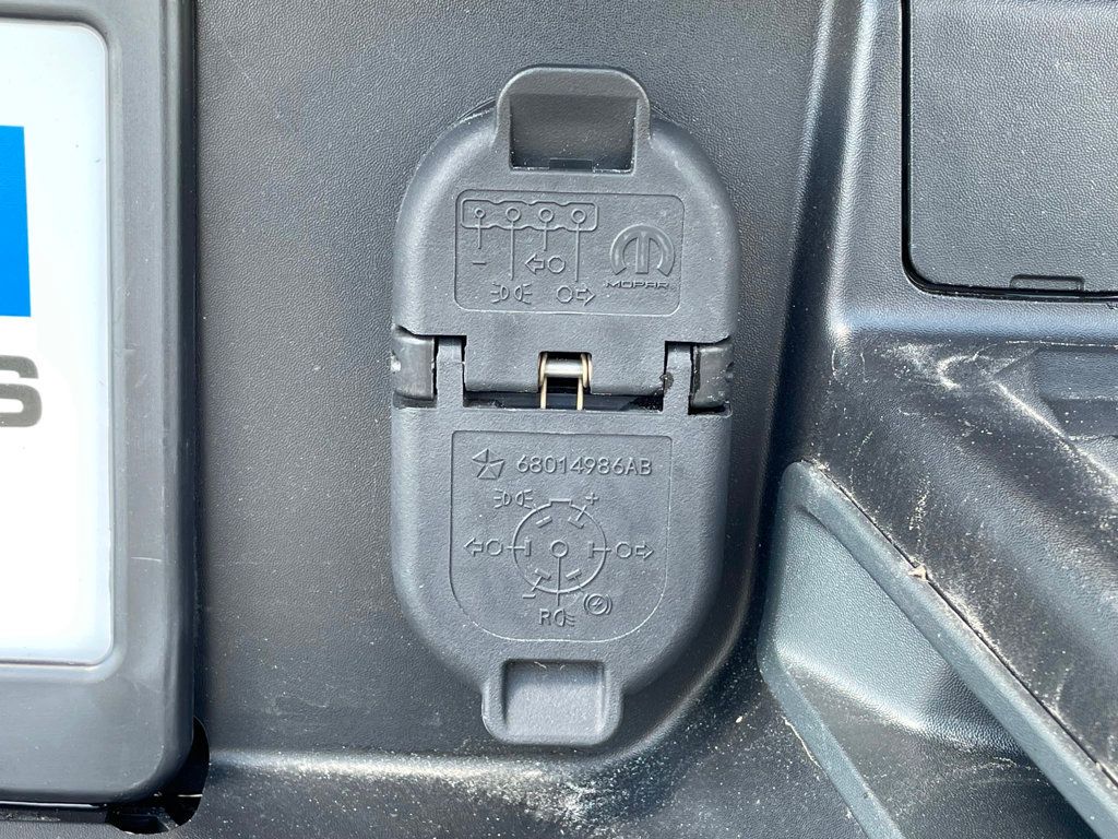 2023 Ram 1500 Limited 4x4 Crew Cab 5'7" Box - 23022073 - 9