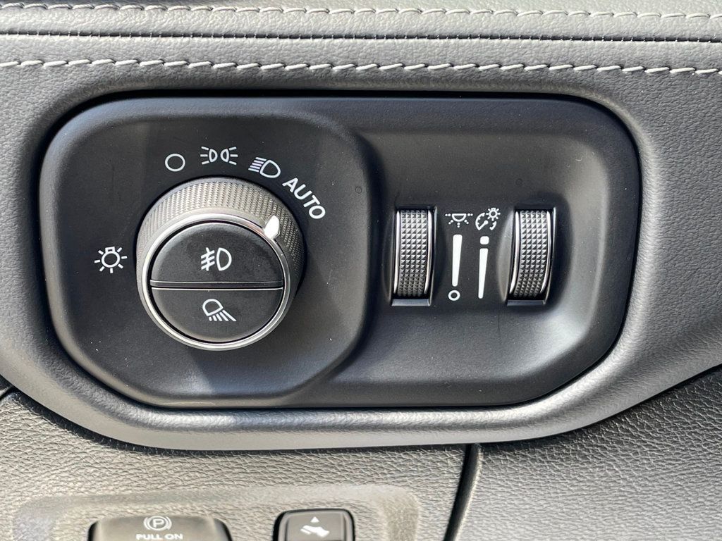 2023 Ram 1500 Limited 4x4 Crew Cab 5'7" Box - 23022073 - 22