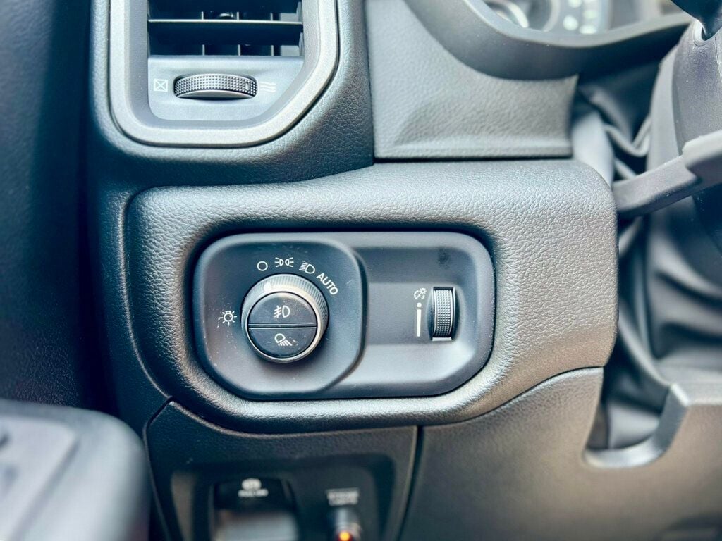 2023 Ram 1500 Tradesman photo 18