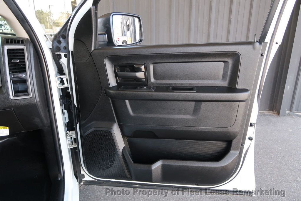 2023 Ram 1500 Classic Ram 1500 4WD Crew Cab SWB - 23087408 - 24