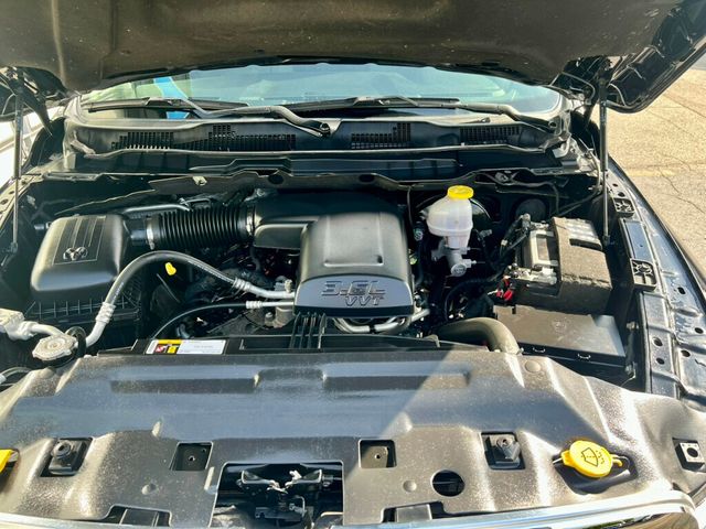 2023 Ram 1500 Classic SLT 4x4 Crew Cab 5'7" Box - 22890322 - 9