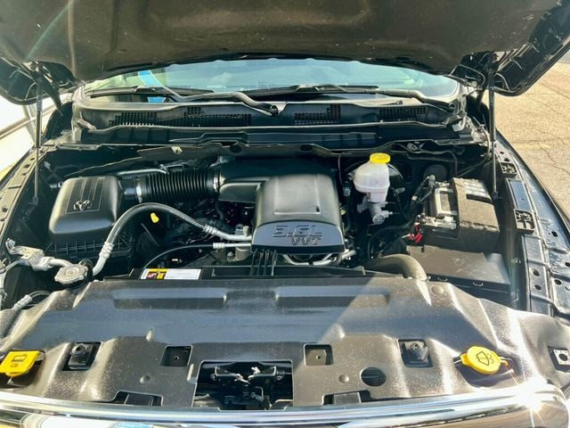 2023 Ram 1500 Classic SLT 4x4 Crew Cab 5'7" Box - 22890322 - 10