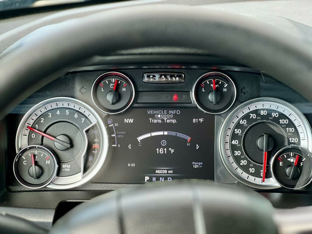 2023 Ram 1500 Classic SLT 4x4 Crew Cab 5'7" Box - 22890322 - 19