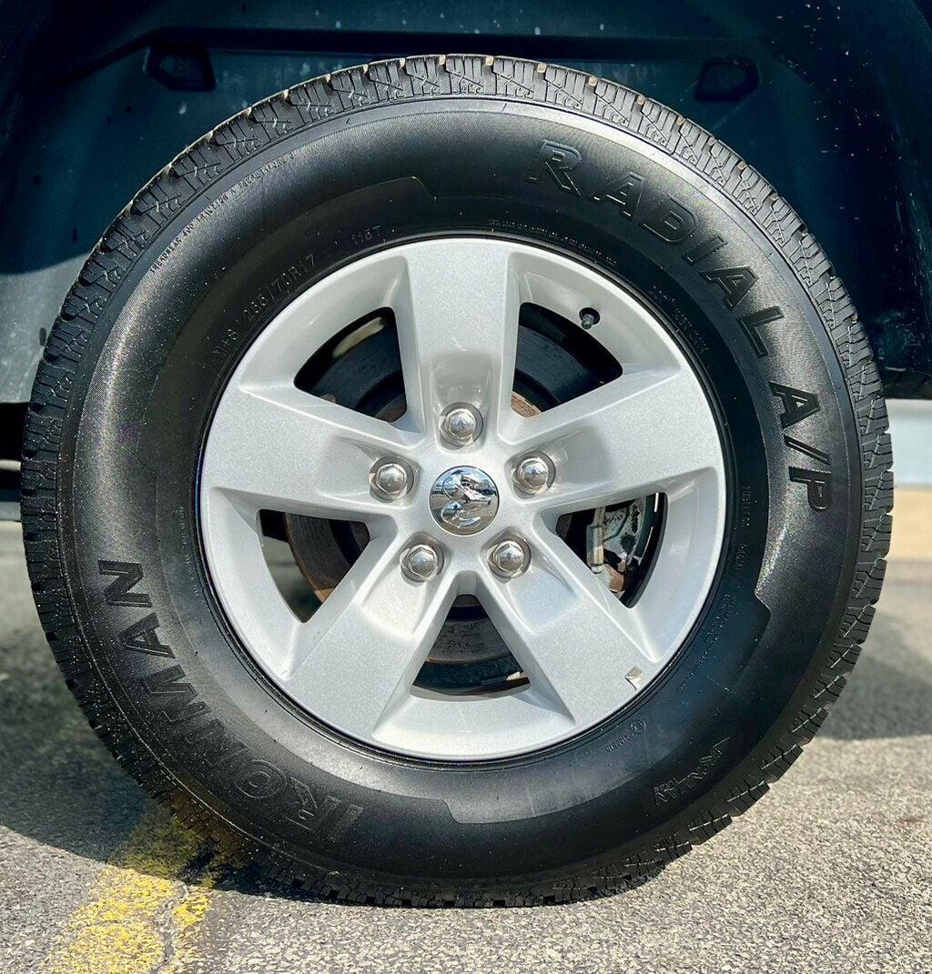 2023 Ram 1500 Classic SLT 4x4 Crew Cab 5'7" Box - 22890322 - 29