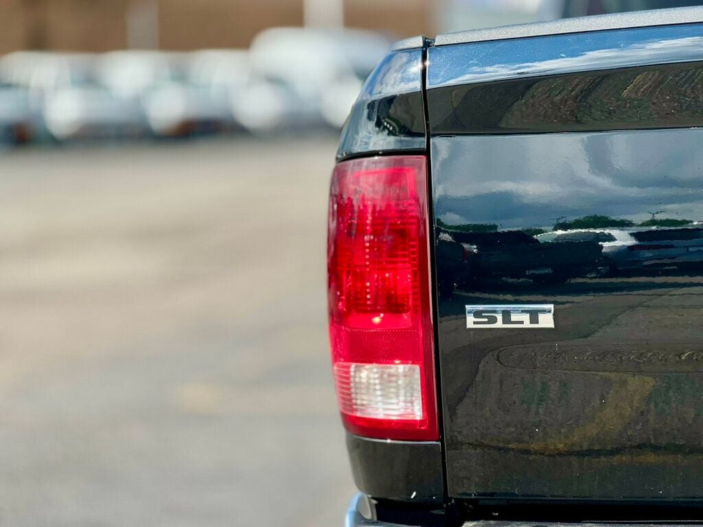 2023 Ram 1500 Classic SLT 4x4 Crew Cab 5'7" Box - 22890322 - 8