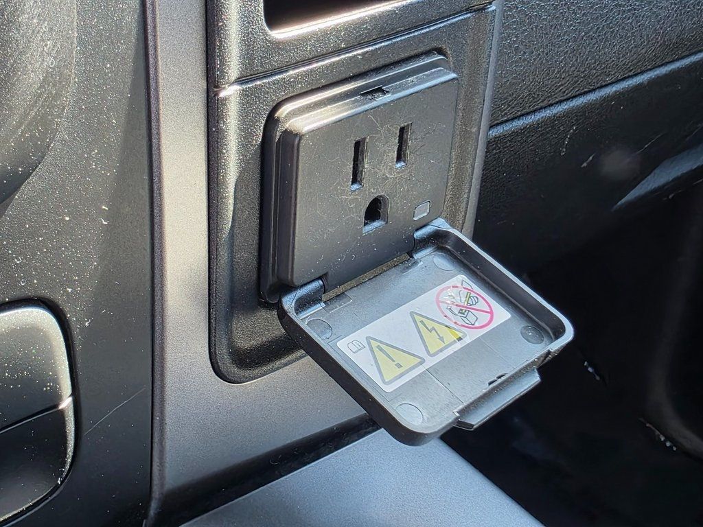 2023 Ram 1500 Classic SLT 4x4 Crew Cab 5'7" Box - 22950681 - 29