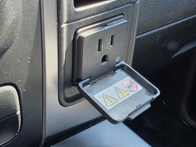 2023 Ram 1500 Classic SLT 4x4 Crew Cab 5'7" Box - 22950681 - 29