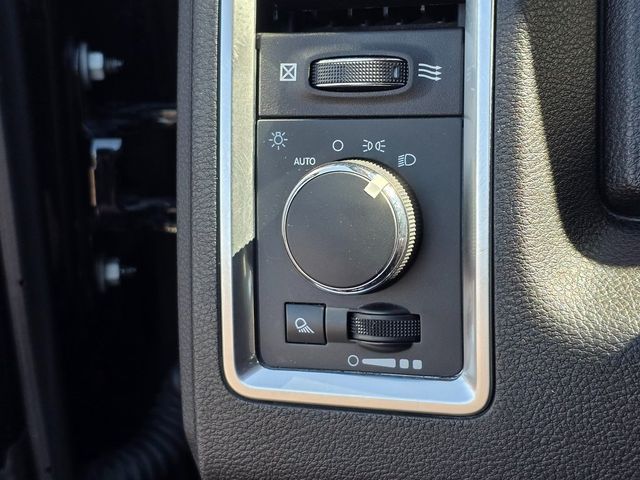 2023 Ram 1500 Classic SLT 4x4 Crew Cab 5'7" Box - 22950681 - 33