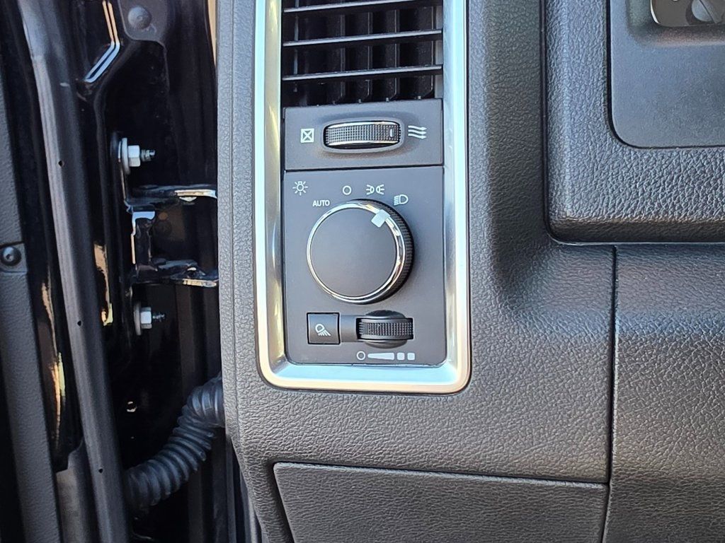 2023 Ram 1500 Classic SLT 4x4 Crew Cab 5'7" Box - 22950681 - 35