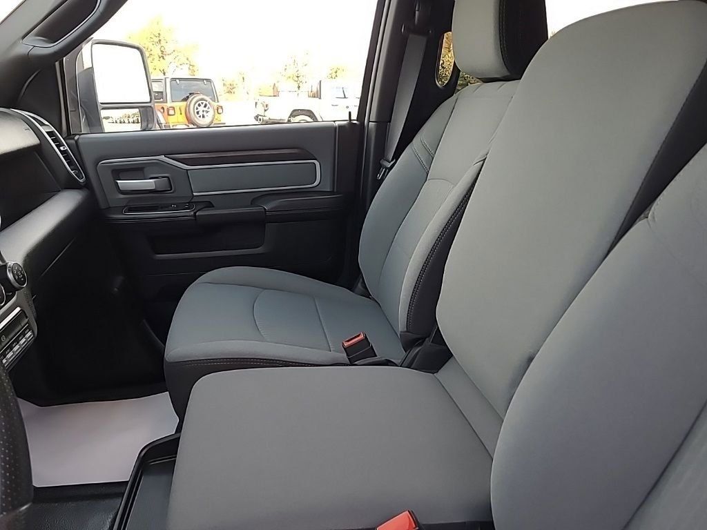 2023 Ram 3500 Big Horn - 22985597 - 12