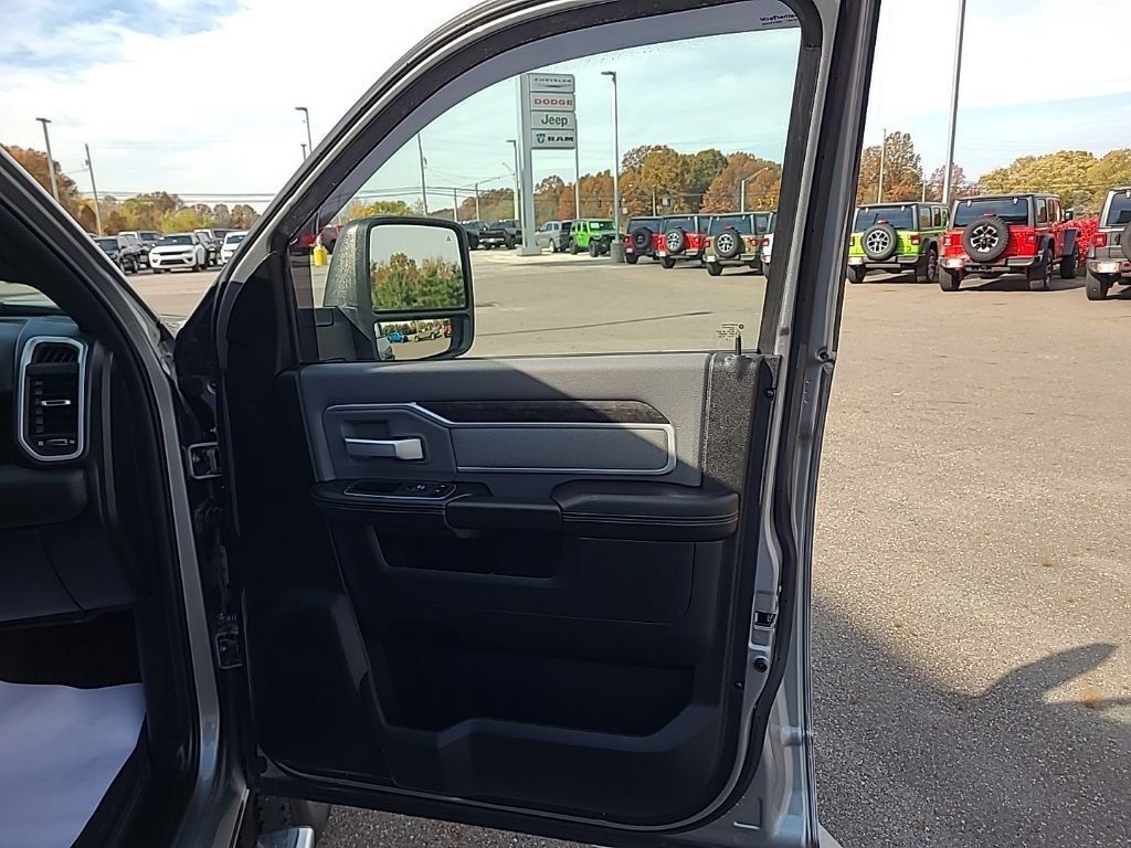 2023 Ram 3500 Big Horn - 22985597 - 17