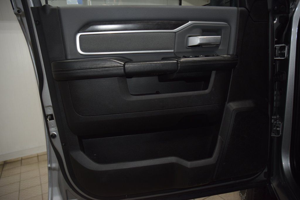 2023 Ram 3500 Big Horn - 22985597 - 47